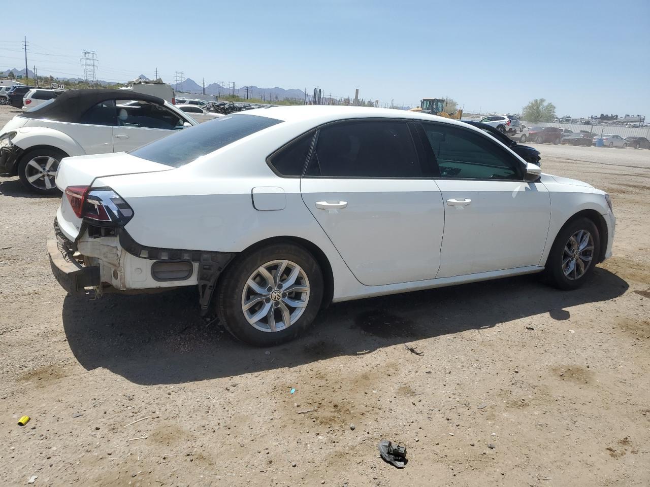 2018 Volkswagen Passat S - Фото 3