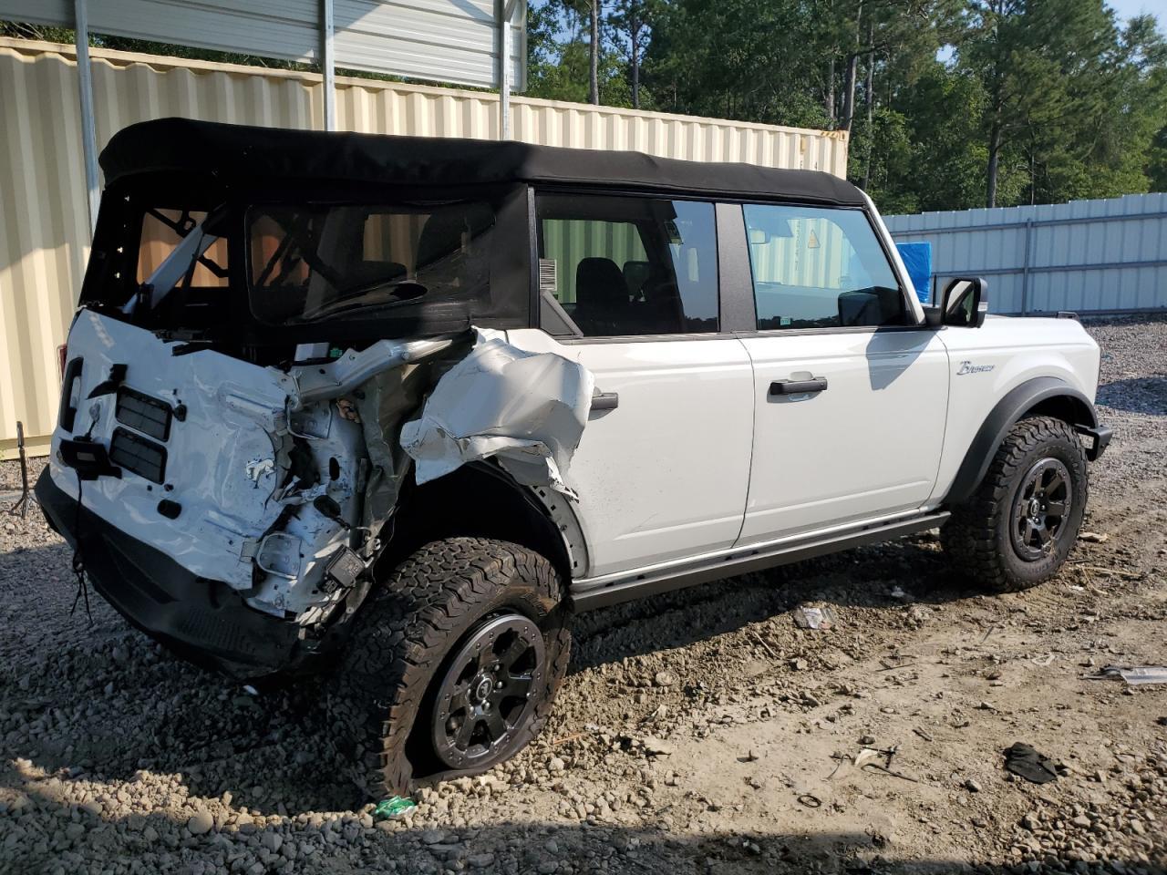2021 Ford Bronco Base - Image 3