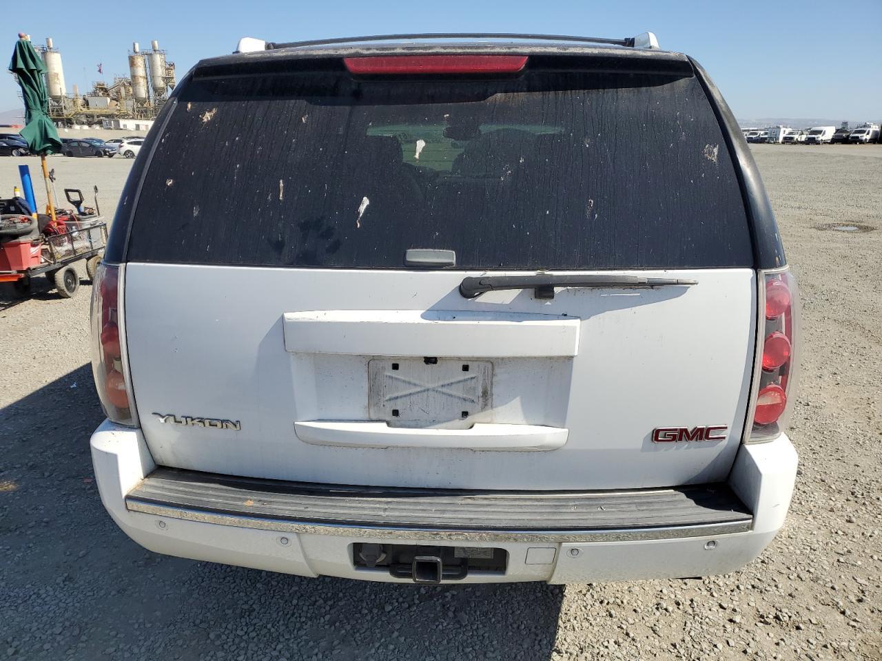 2007 GMC Yukon Denali - Image 6