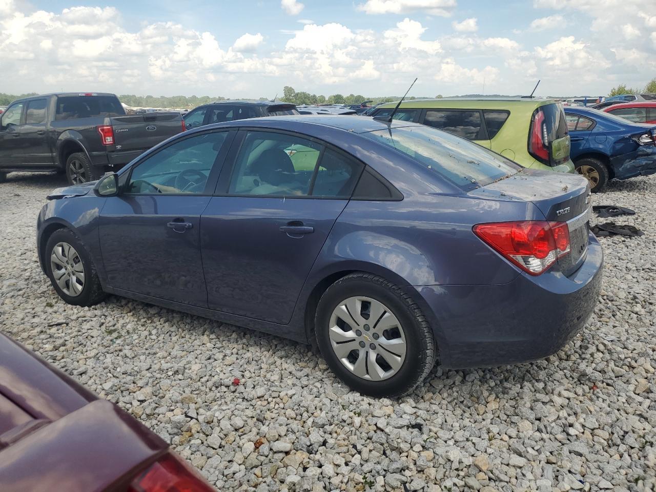 2014 Chevrolet Cruze Ls - Image 2