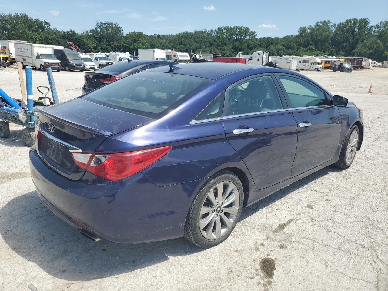 2012 Hyundai Sonata - Image 3