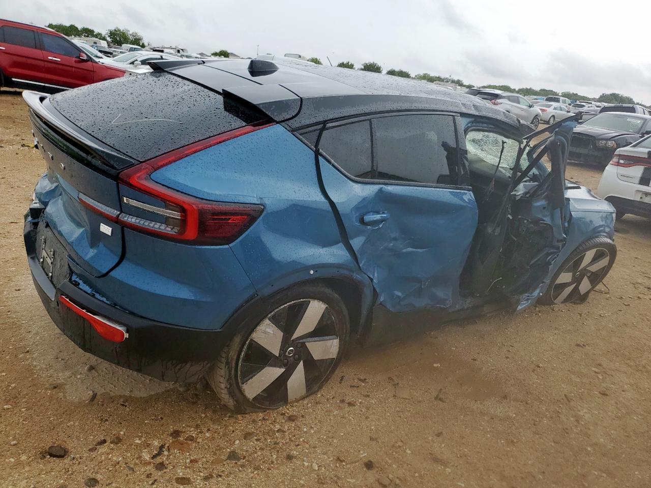 2022 Volvo C40 P8 Recharge Ultimate - Фото 3