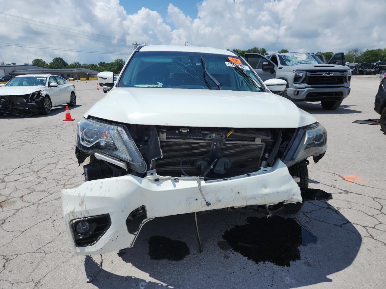 2017 Nissan Pathfinder S - Image 5