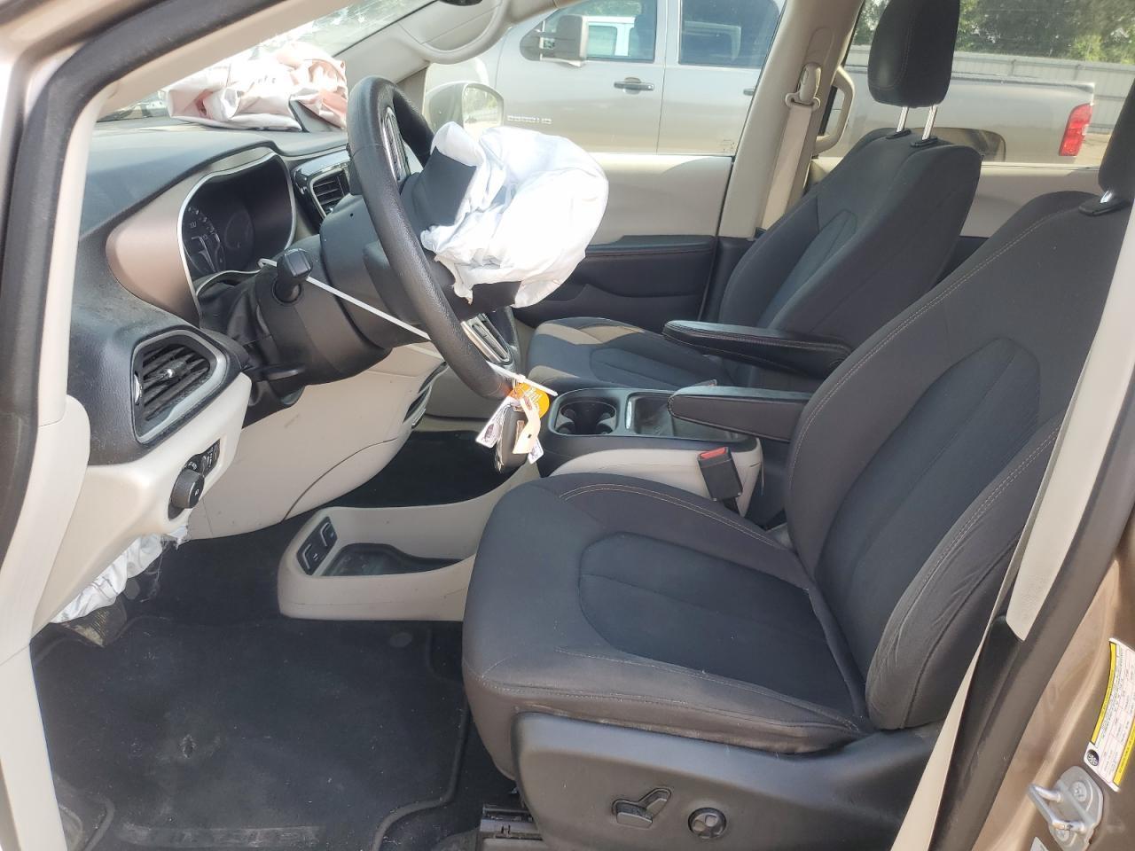 2017 Chrysler Pacifica Touring L - Image 7