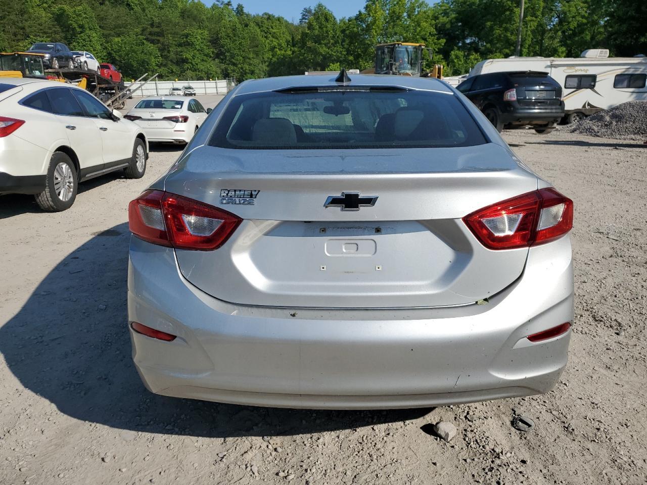 2018 Chevrolet Cruze Ls - Фото 6