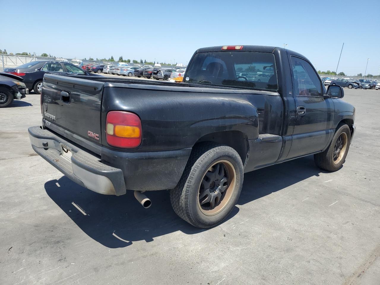 2002 GMC New Sierra C1500 - Image 3