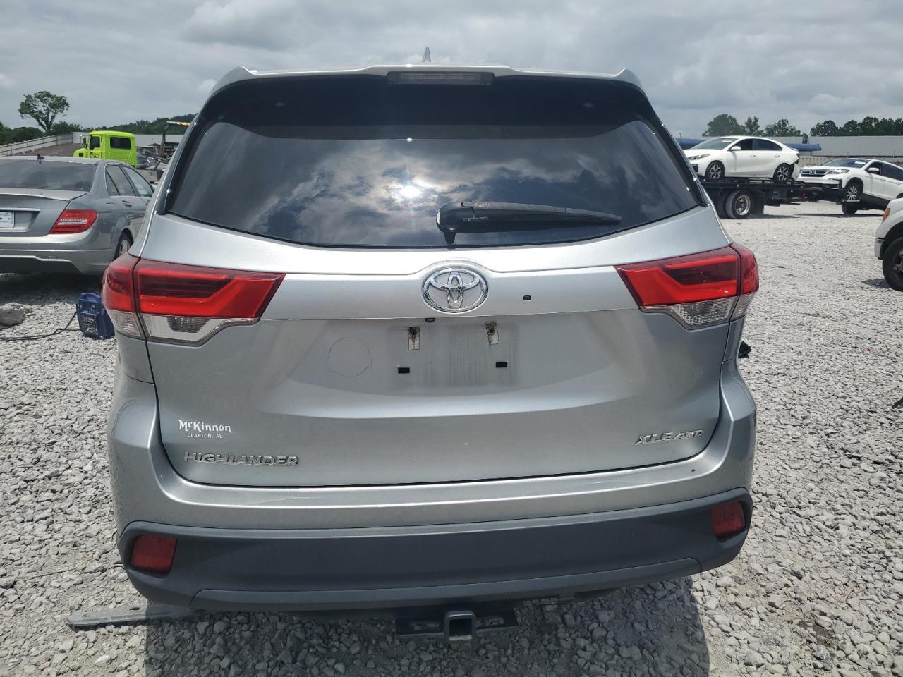2019 Toyota Highlander Se - Image 6