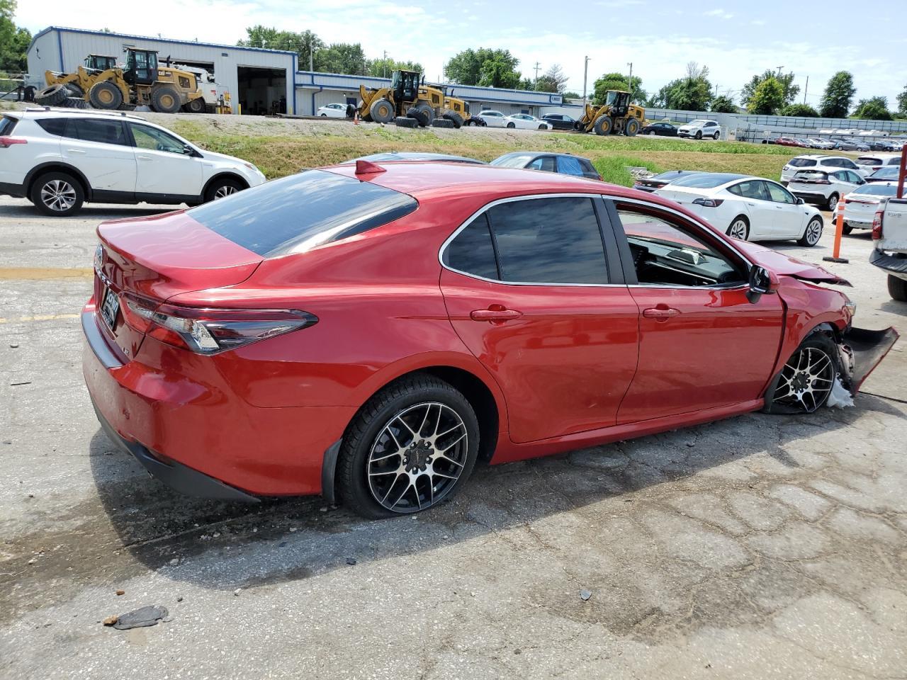 2023 Toyota Camry Le - Фото 3