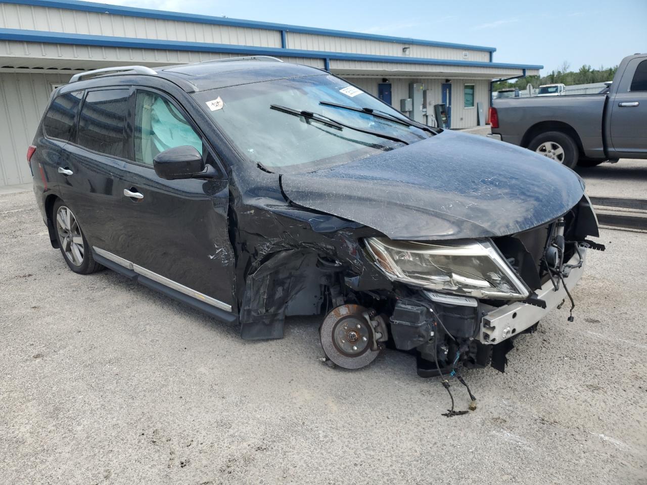 2016 Nissan Pathfinder S - Image 4