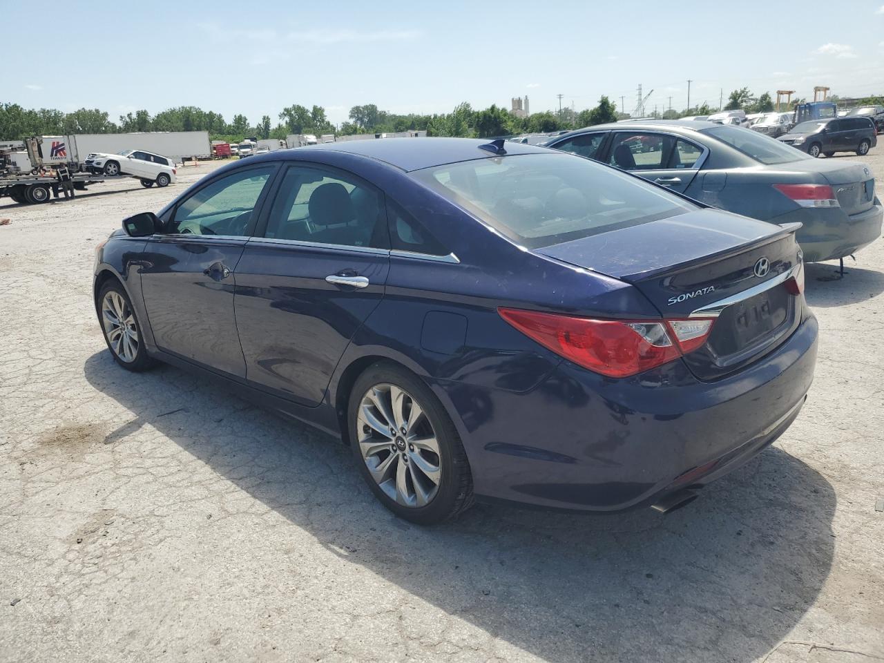 2012 Hyundai Sonata - Image 2