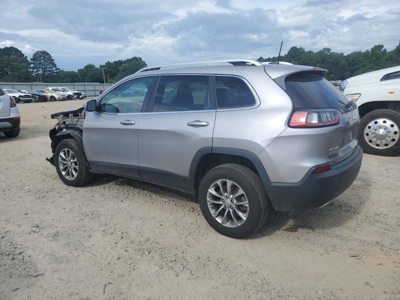 2019 Jeep Cherokee Latitude Plus - Image 2
