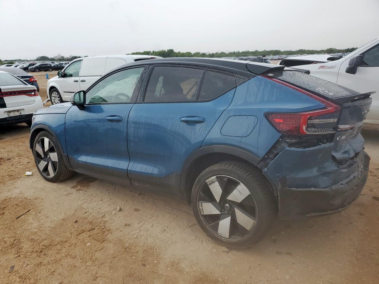 2022 Volvo C40 P8 Recharge Ultimate - Фото 2