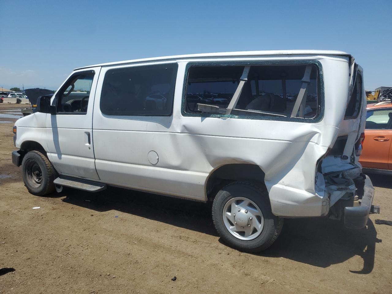 2010 Ford Econoline E350 Super Duty Wagon - Фото 2