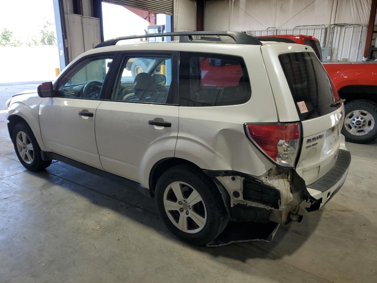 2011 Subaru Forester 2.5X - Фото 2