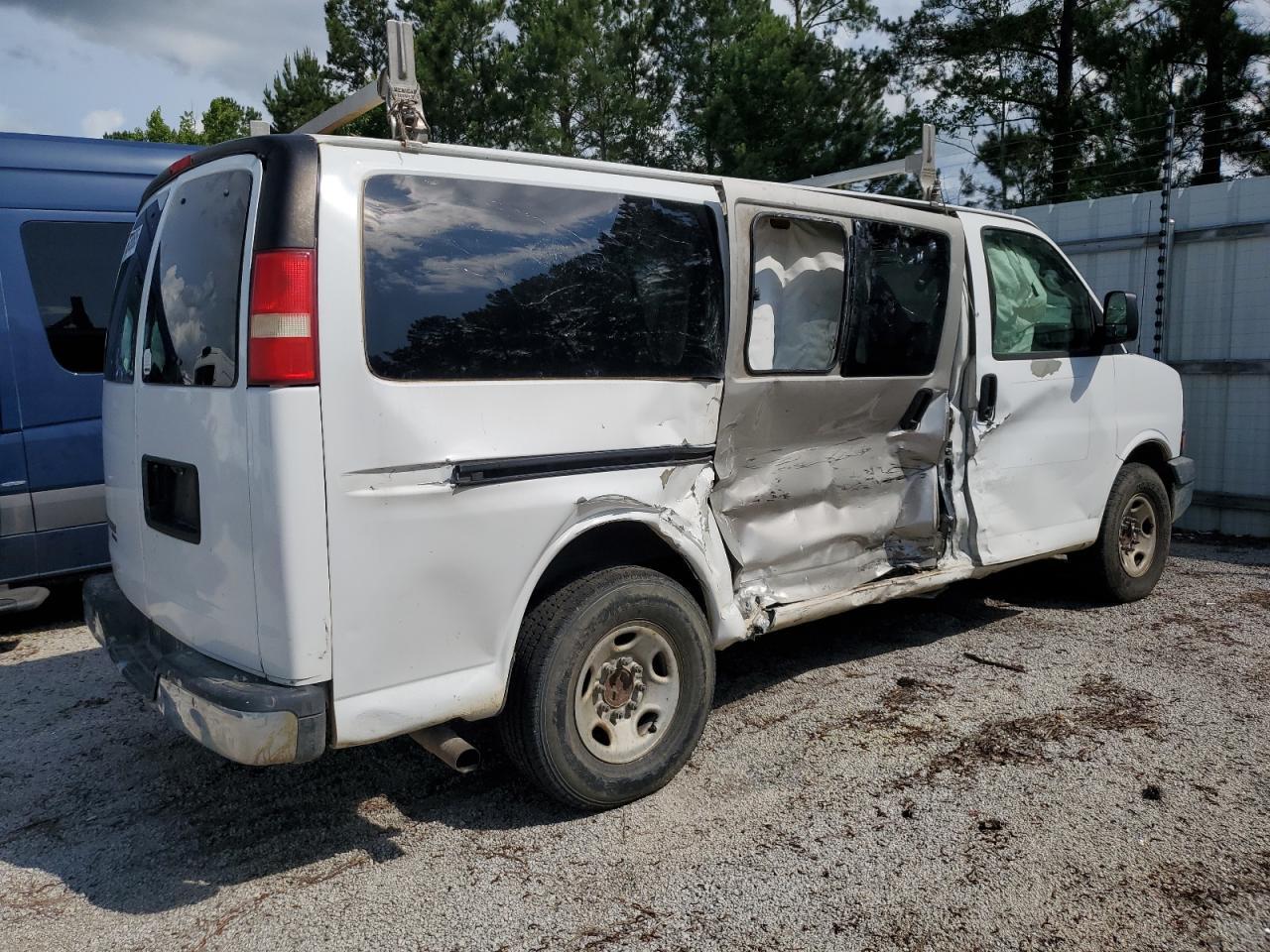 2009 Chevrolet Express G3500 - Image 3