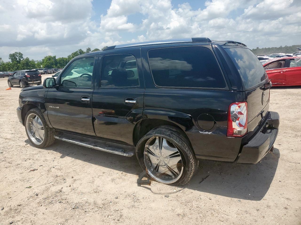 2004 Cadillac Escalade Luxury - Image 2