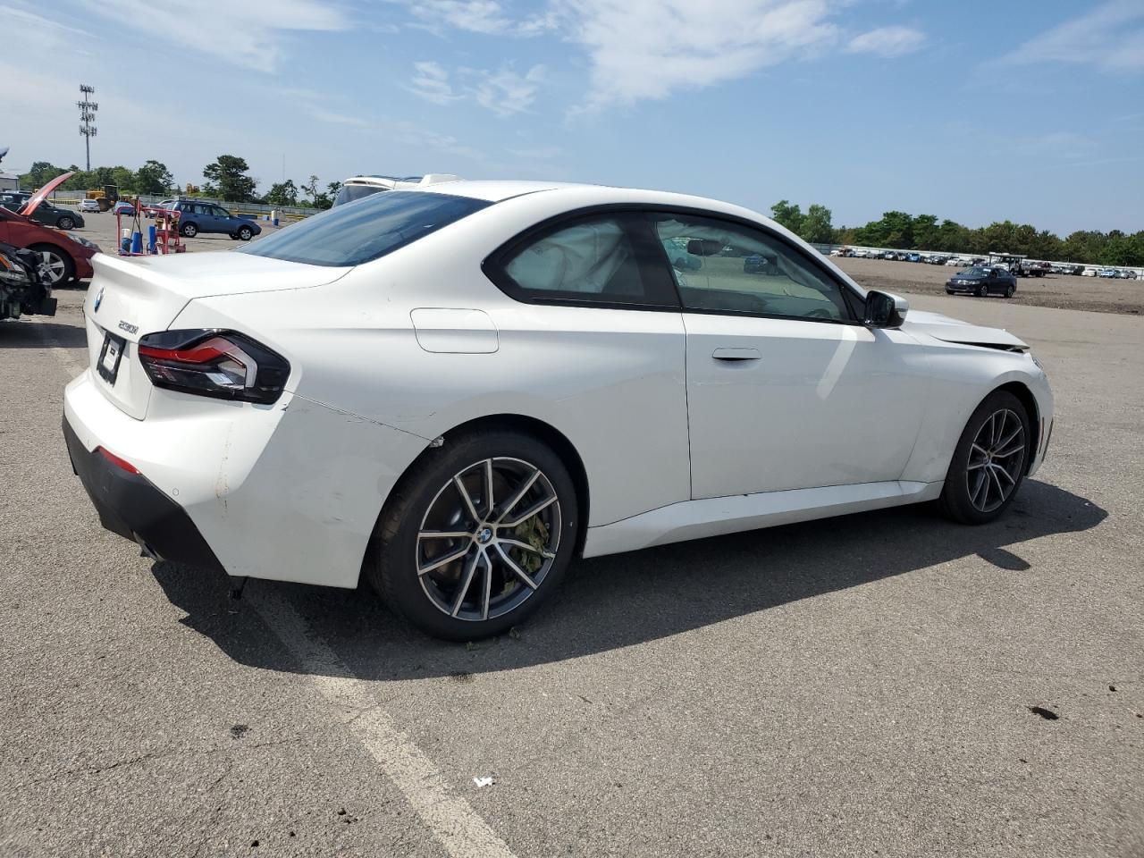 2025 BMW 230Xi - Фото 3