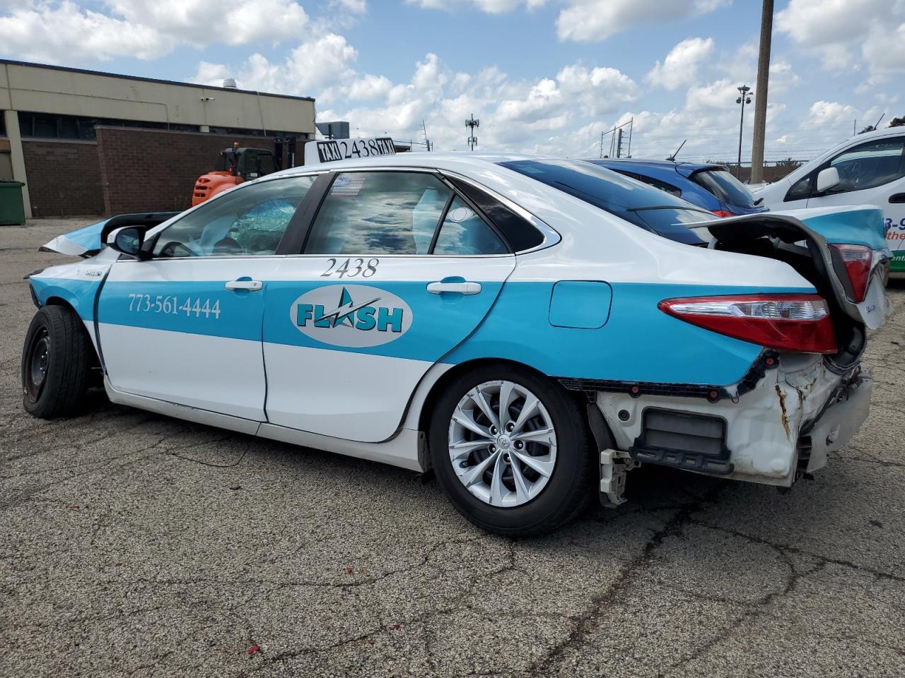 2016 Toyota Camry Hybrid - Image 2