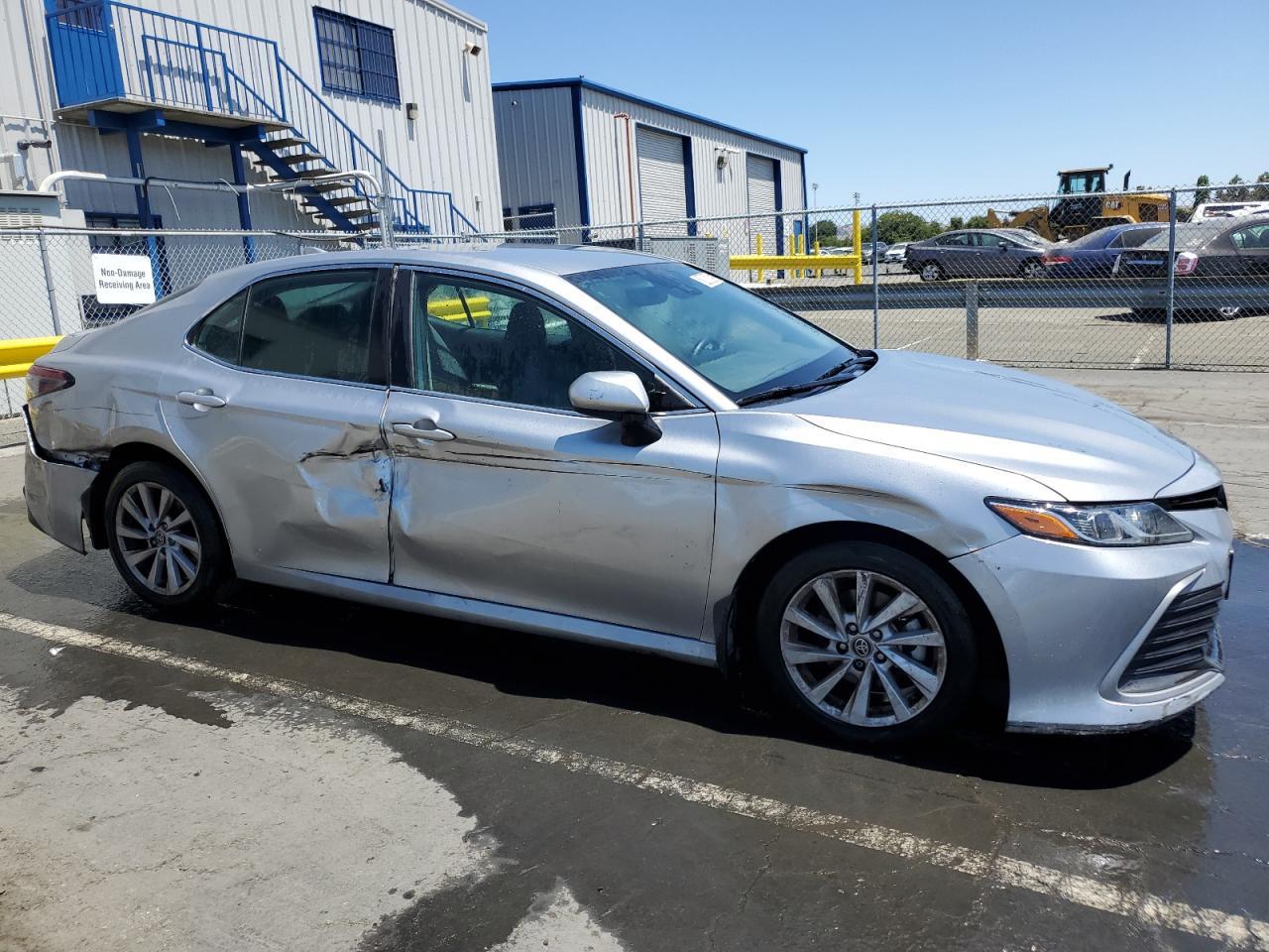 2022 Toyota Camry Le - Image 4