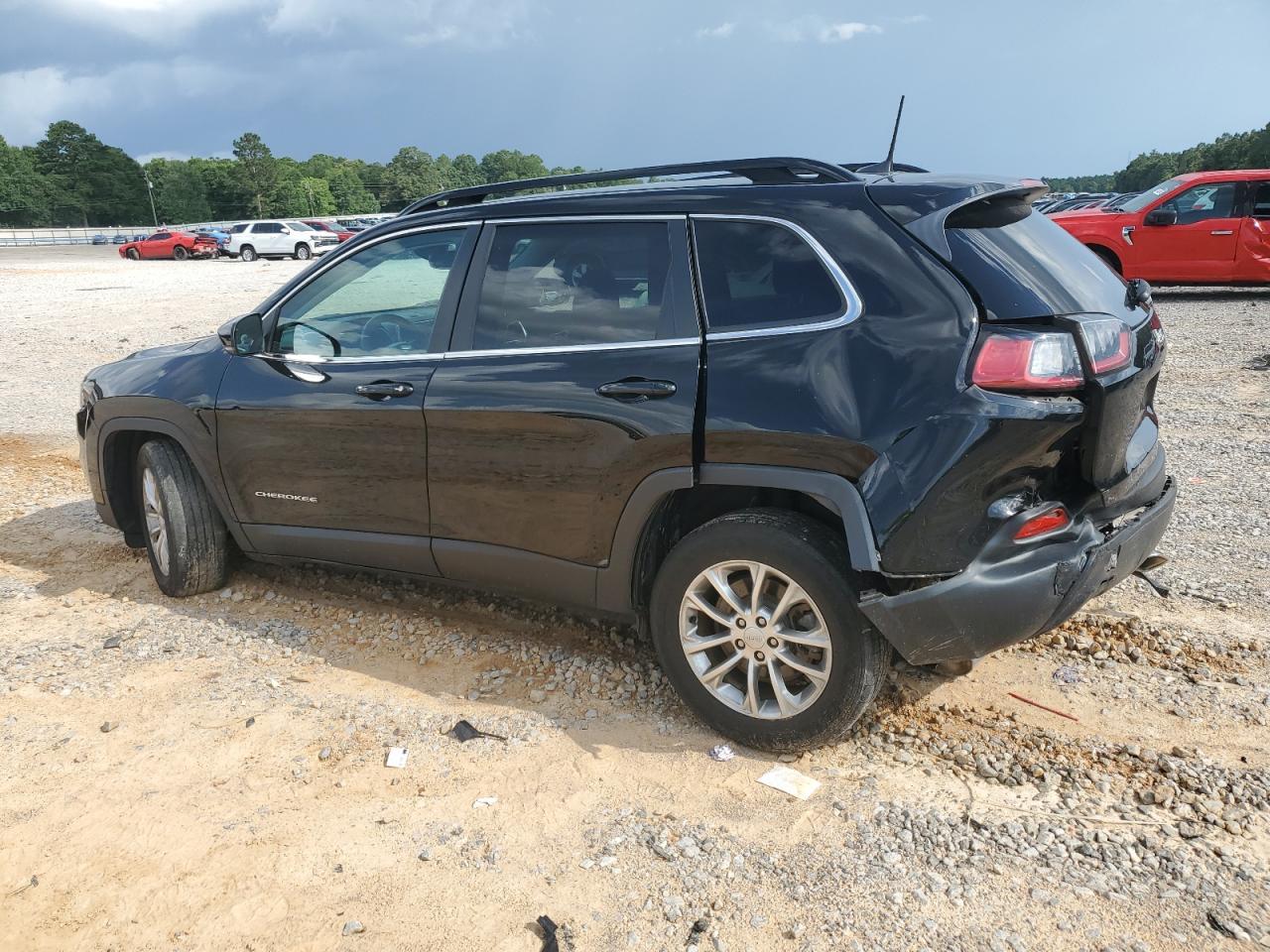 2022 Jeep Cherokee Latitude Lux - Image 2