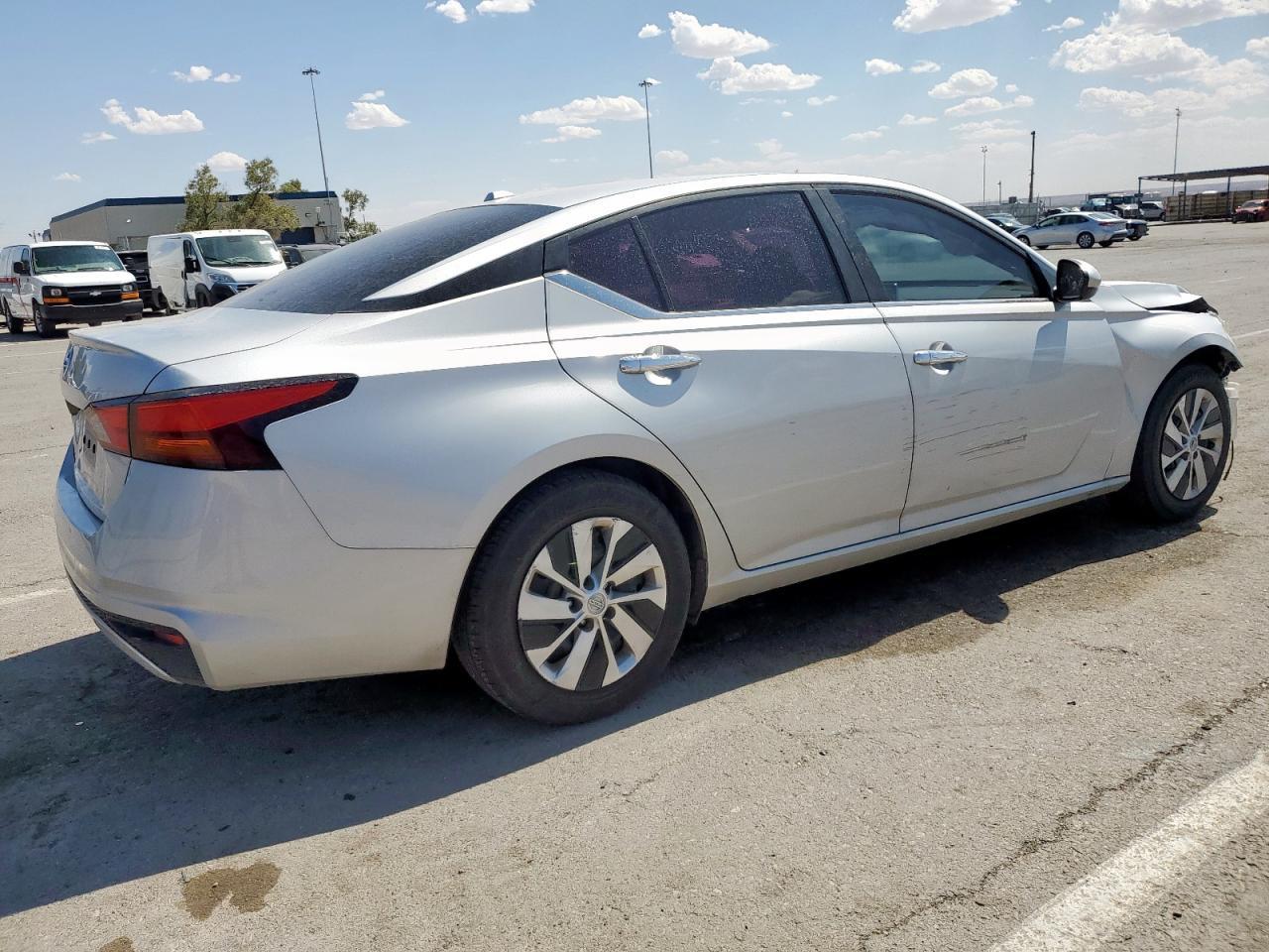 2020 Nissan Altima S - Фото 3