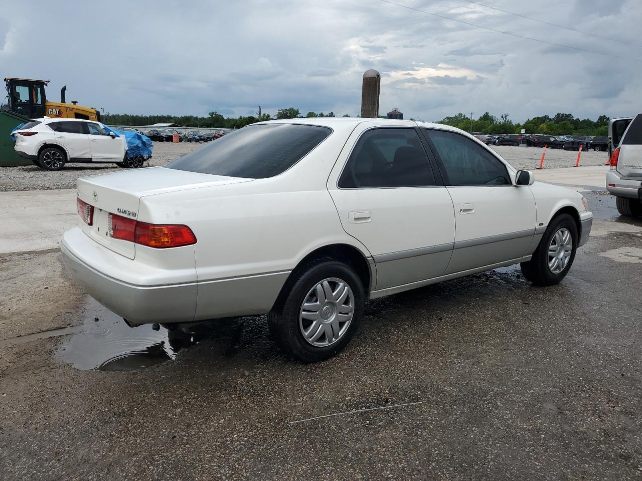 2001 Toyota Camry Le - Фото 3