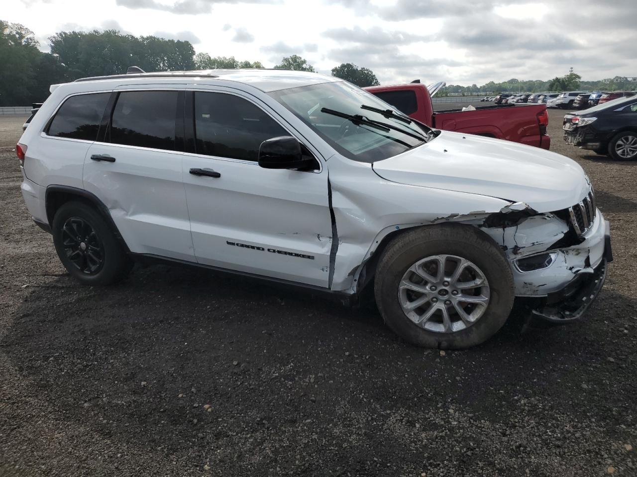 2022 Jeep Grand Cherokee Laredo E - Image 4