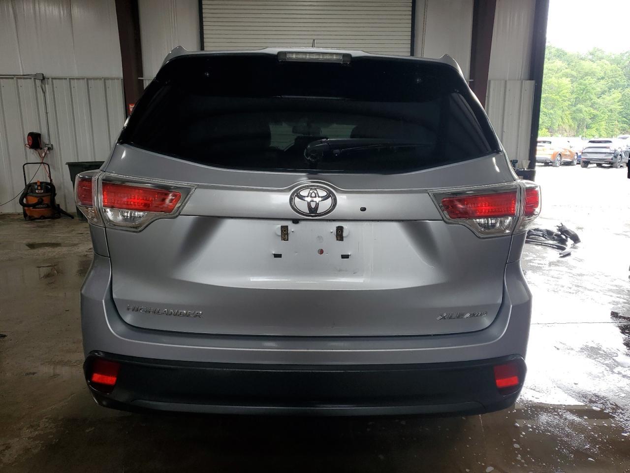2016 Toyota Highlander Xle - Image 6