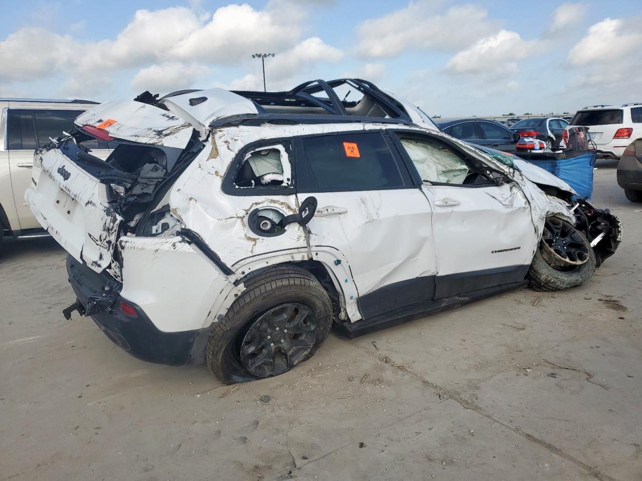 2019 Jeep Cherokee Trailhawk - Image 3