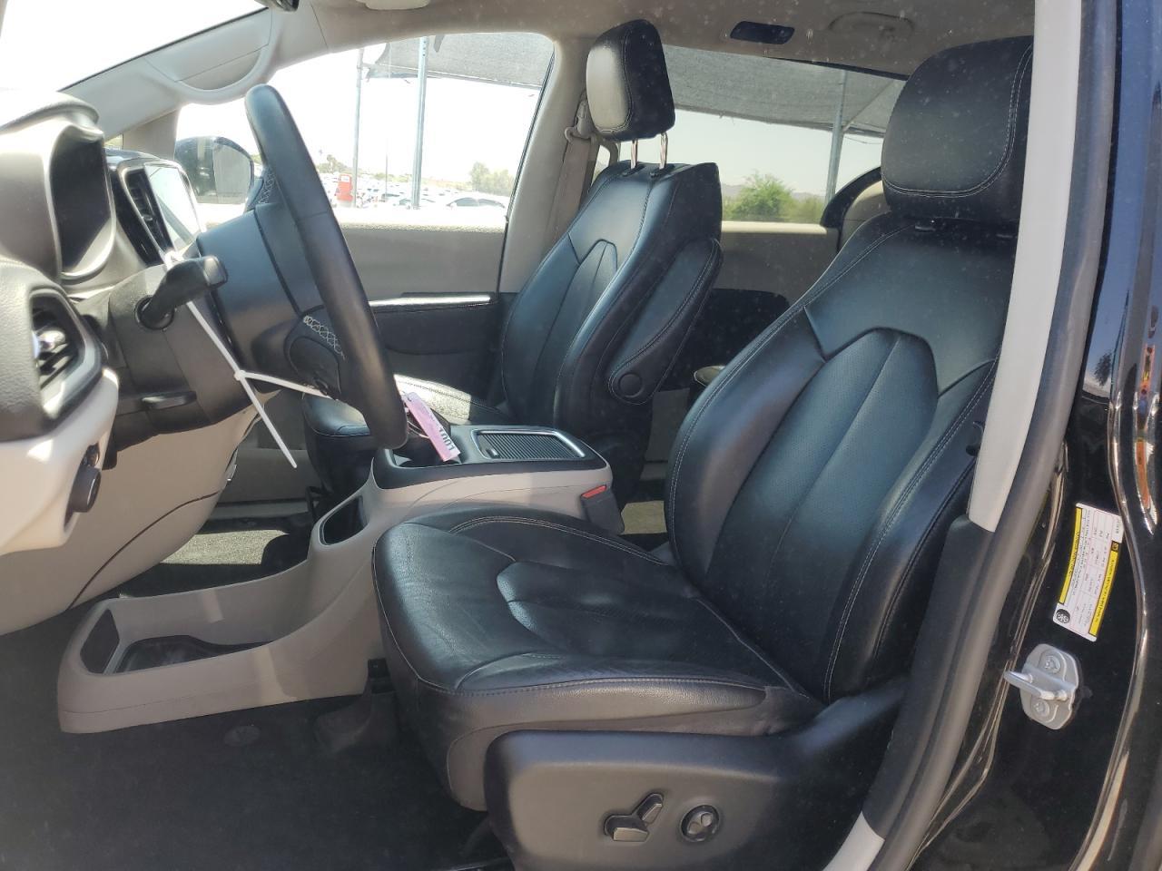 2022 Chrysler Pacifica Hybrid Touring L - Image 7