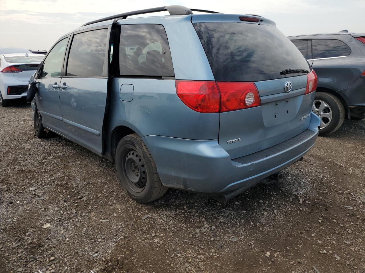 2008 Toyota Sienna Ce - Image 2