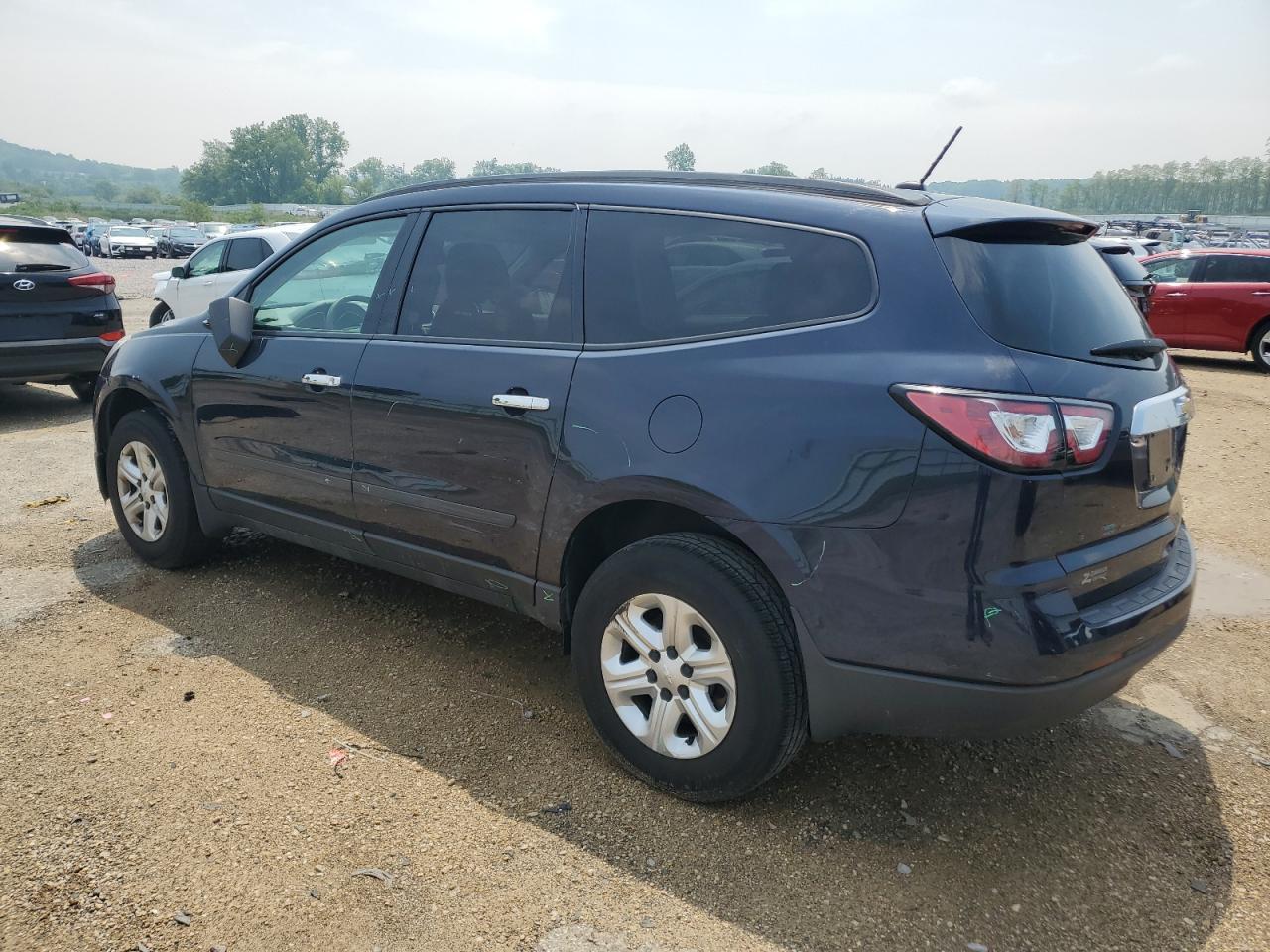 2015 Chevrolet Traverse Ls - Фото 2