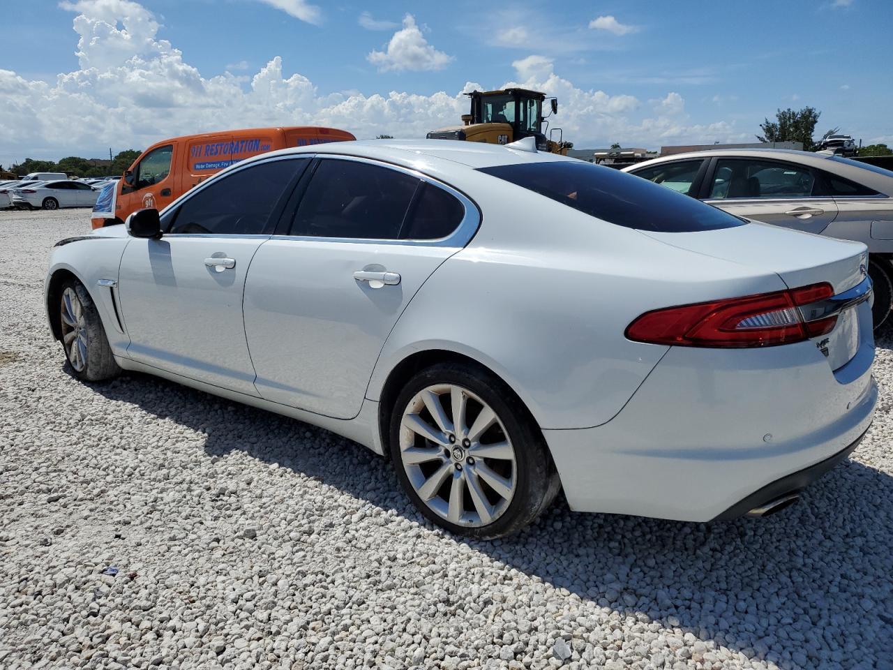 2013 Jaguar Xf - Image 2