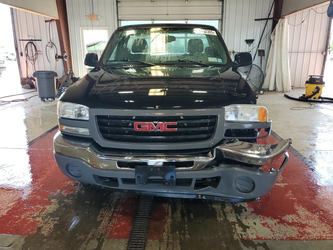 2005 GMC New Sierra C1500 - Image 5