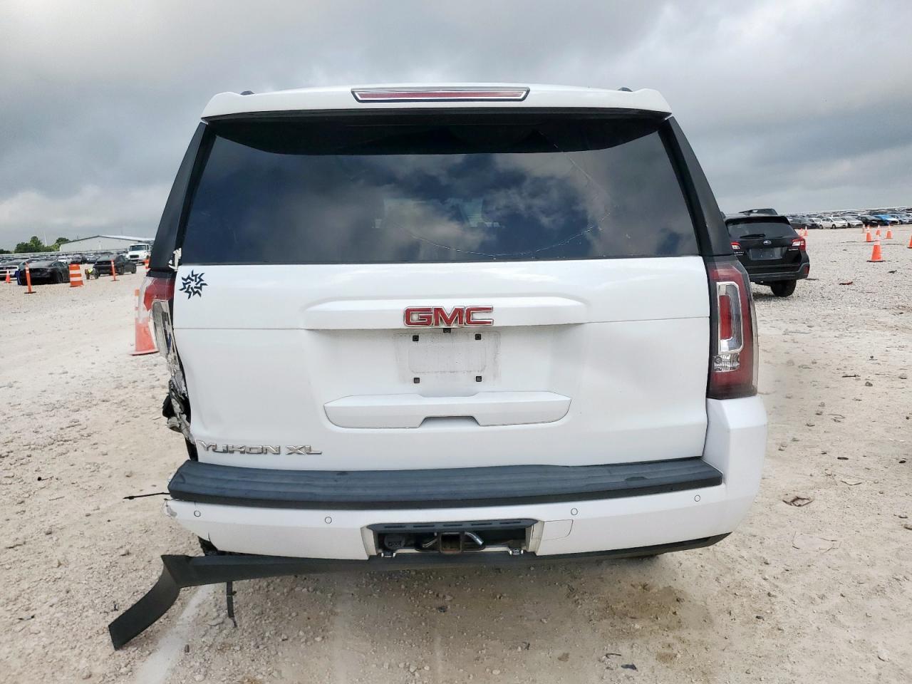 2017 GMC Yukon Xl K1500 Slt - Image 6