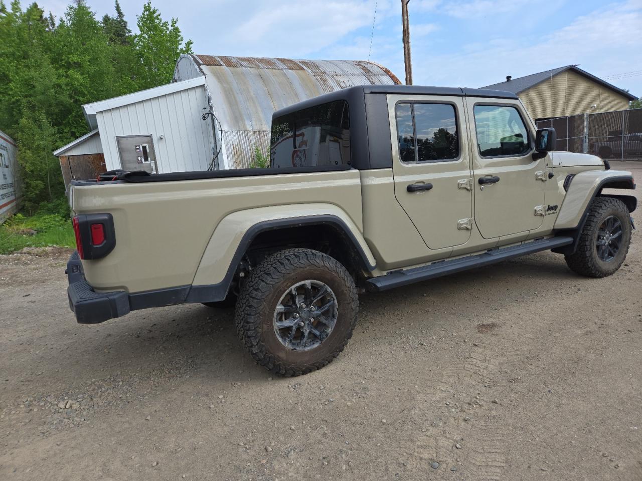 2022 Jeep Gladiator Sport - Image 3