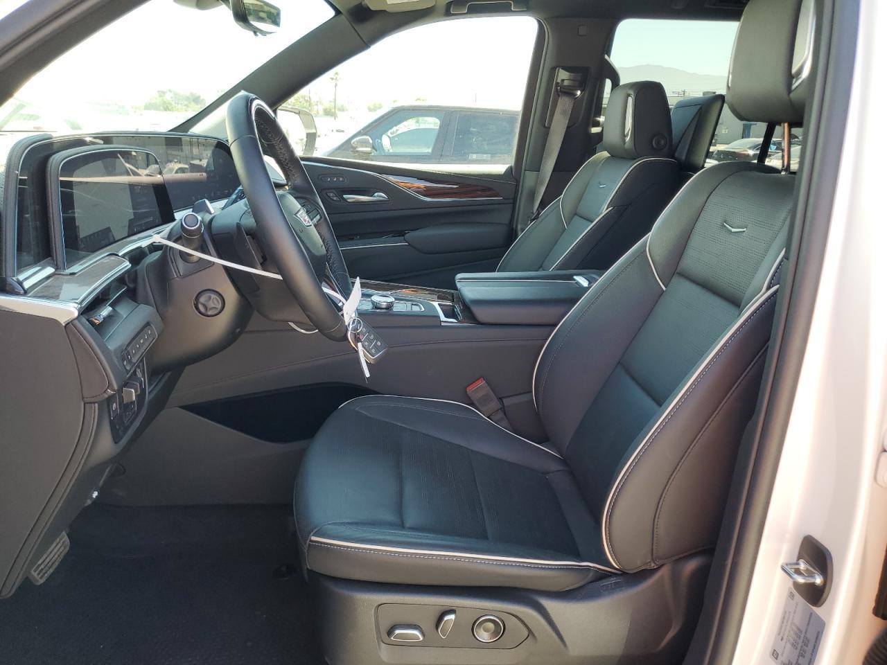 2024 Cadillac Escalade Premium Luxury - Image 7