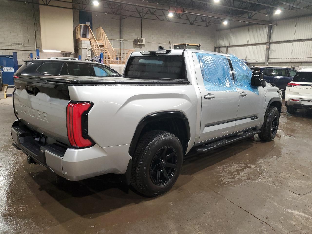 2023 Toyota Tundra Crewmax Platinum - Image 3