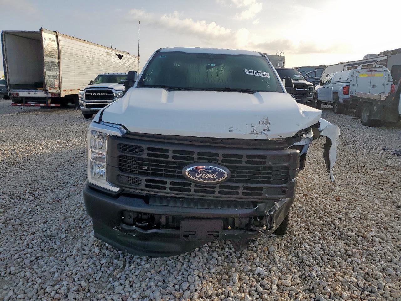 2025 Ford F250 Super Duty - Фото 5