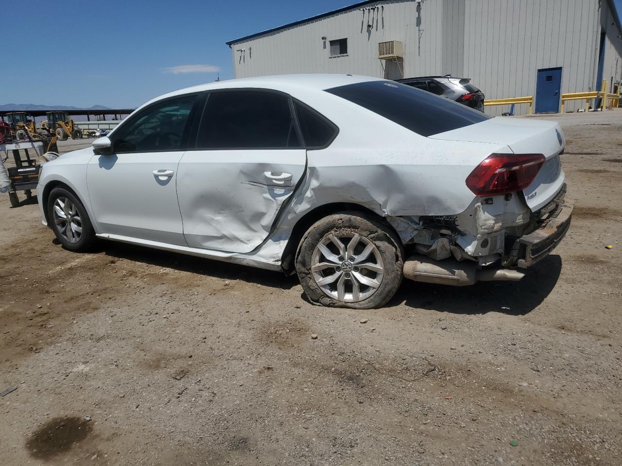 2018 Volkswagen Passat S - Фото 2