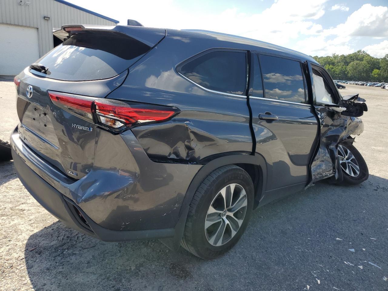 2020 Toyota Highlander Hybrid Xle - Image 3