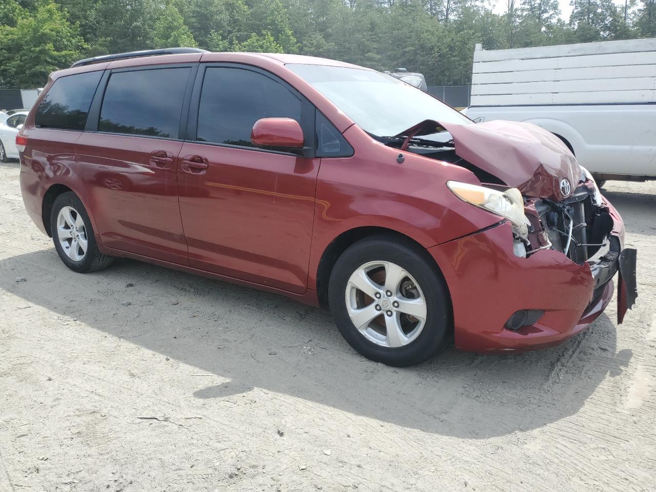 2011 Toyota Sienna Le - Image 4