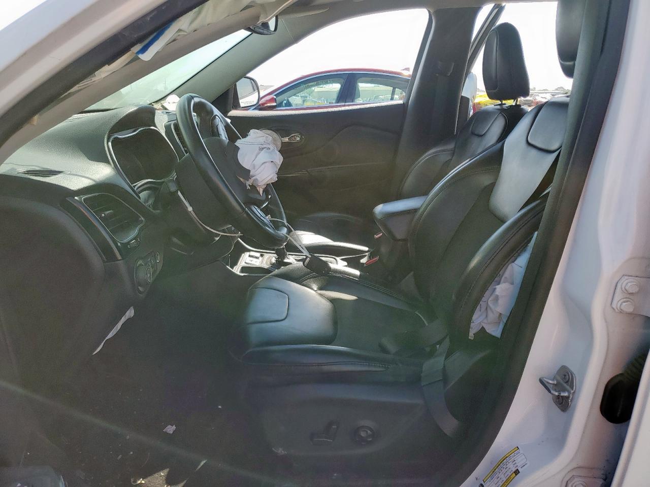 2019 Jeep Cherokee Latitude Plus - Фото 7