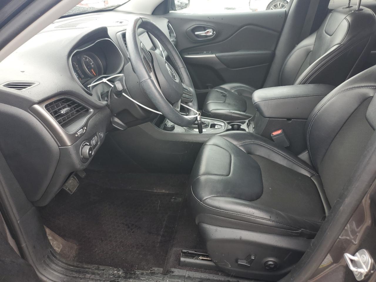 2019 Jeep Cherokee Latitude Plus - Image 7