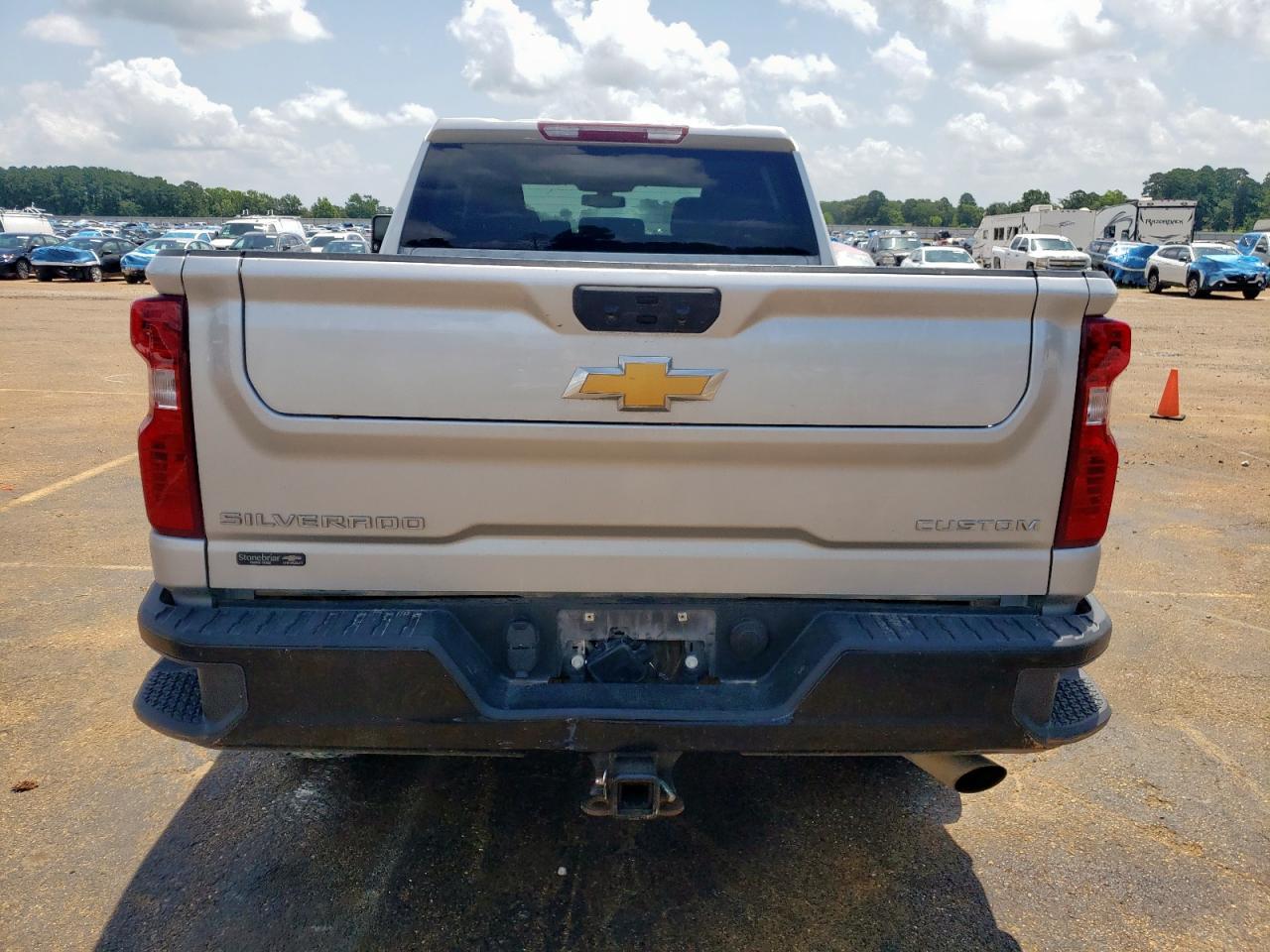 2022 Chevrolet Silverado K2500 Custom - Image 6