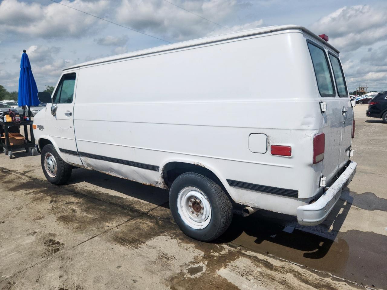 1994 Chevrolet Van G3500 - Image 2