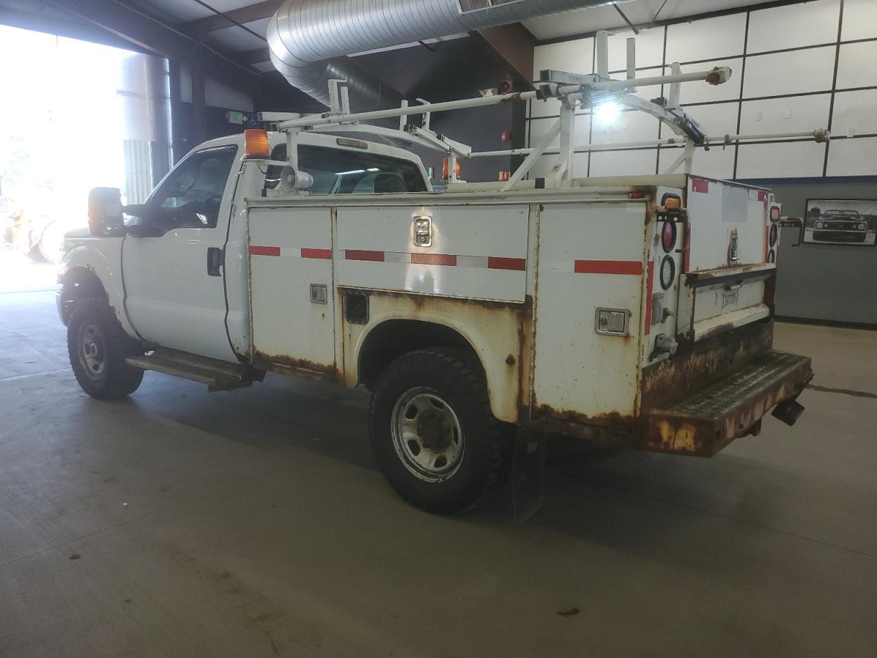 2011 Ford F350 Super Duty - Фото 2