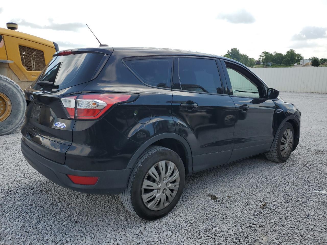 2017 Ford Escape S - Фото 3