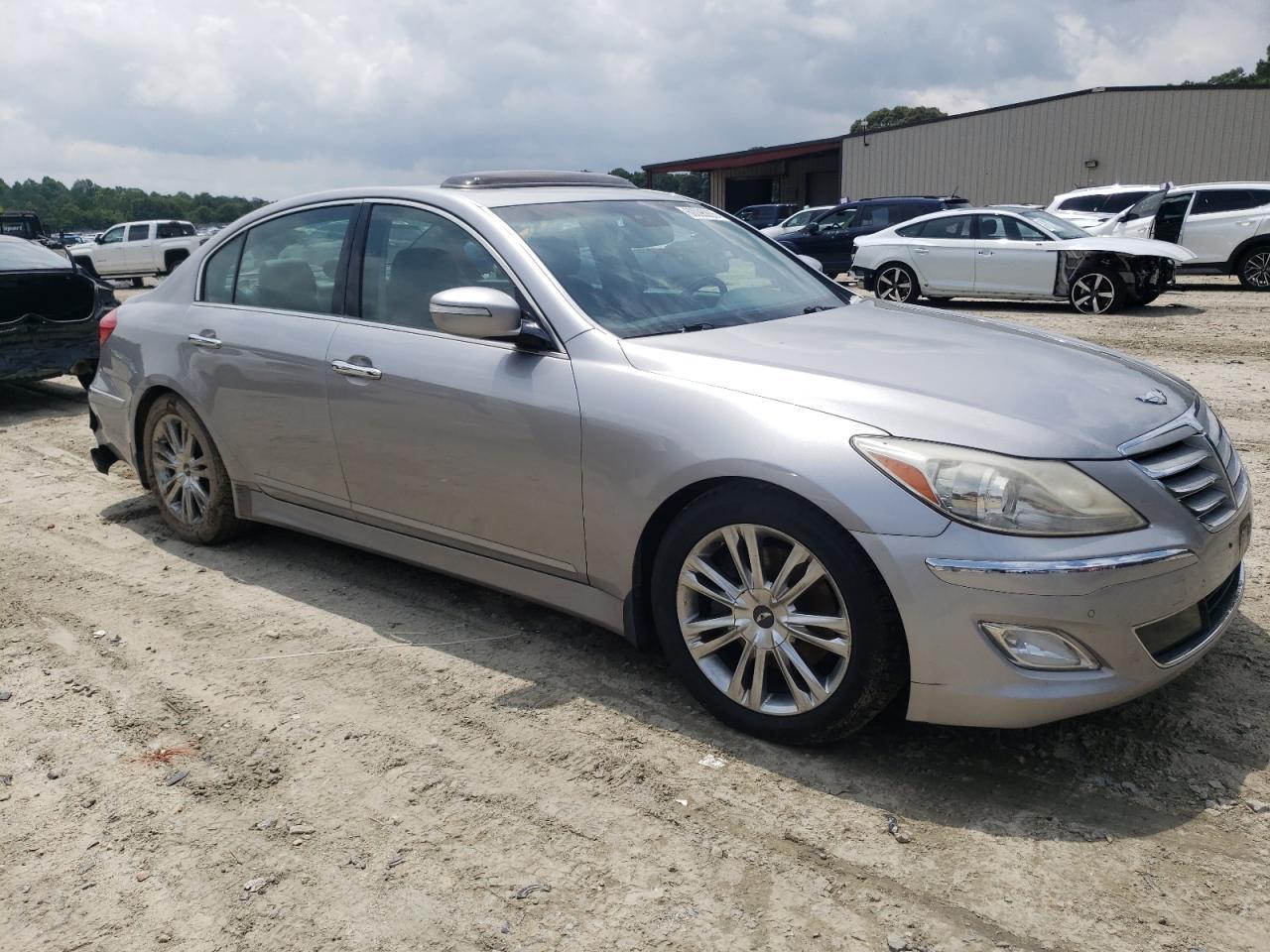 2013 Hyundai Genesis 3.8L - Фото 4