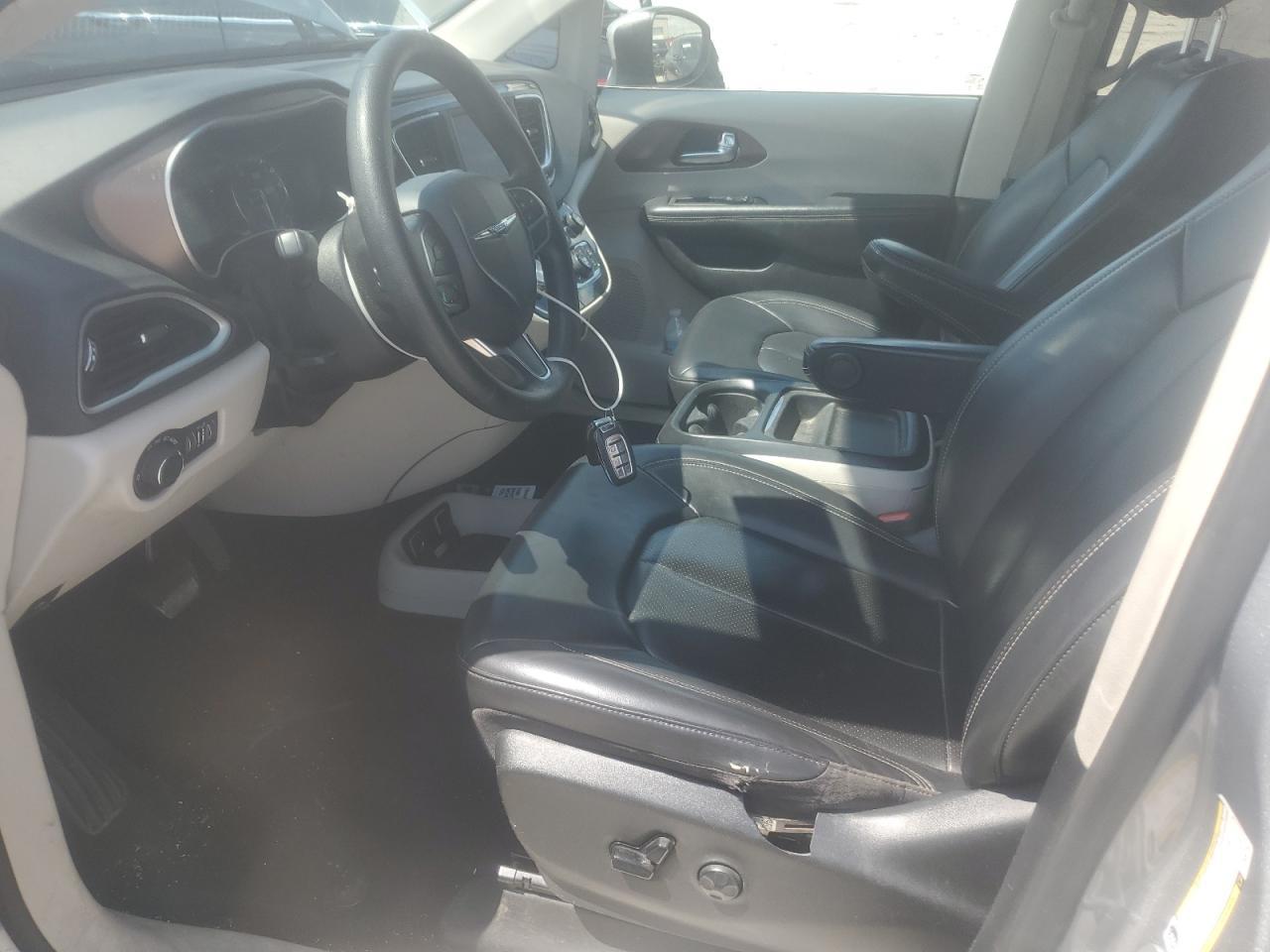 2020 Chrysler Voyager Lxi - Фото 7